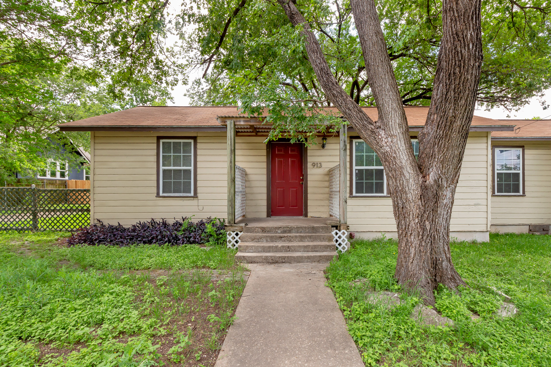 913 East 53rd 1/2 Street - B